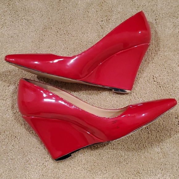 MERUMOTE Red Patent Wedges - Picture 5 of 6
